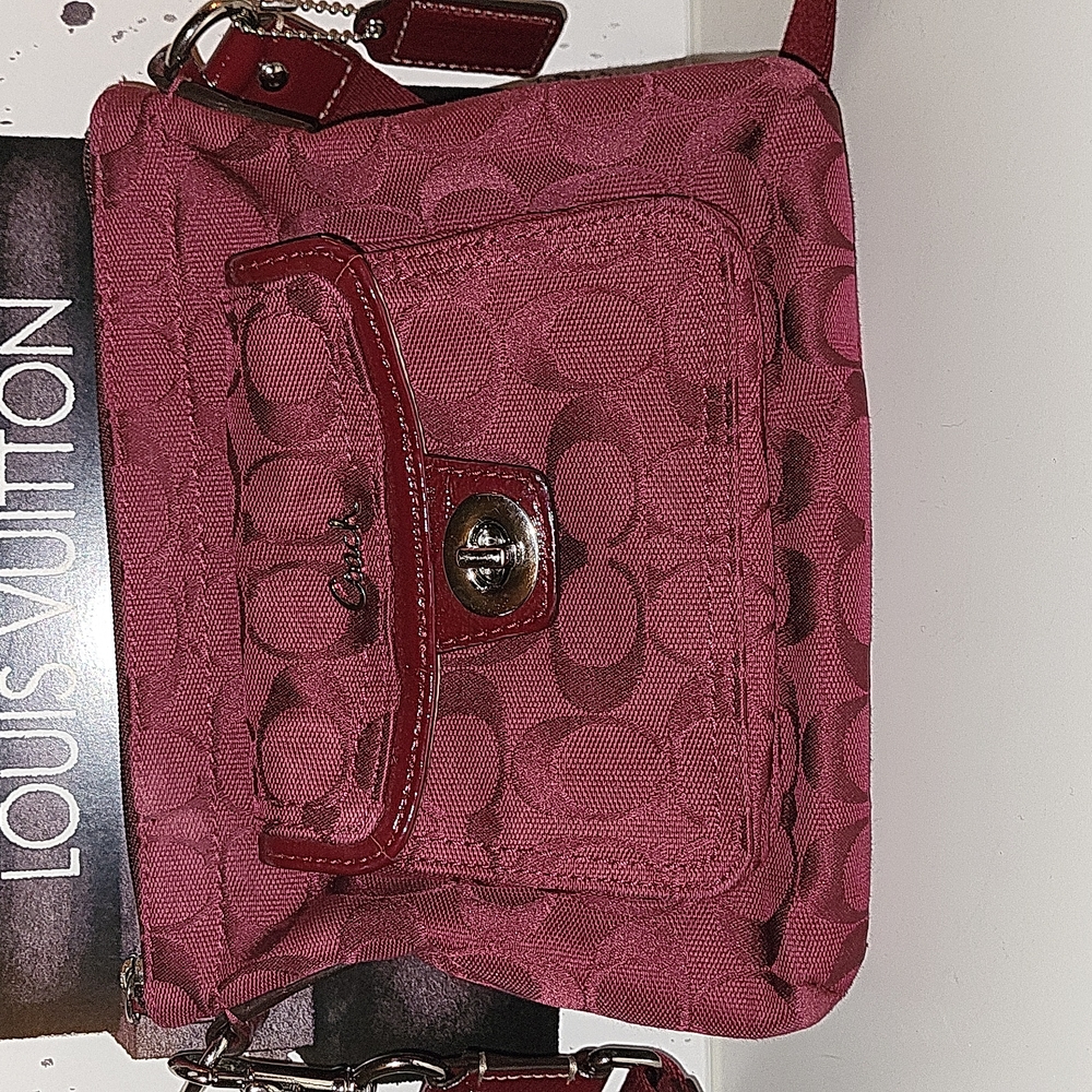 Coach mini burgundy classic crossbody bag, excellent condition 👌